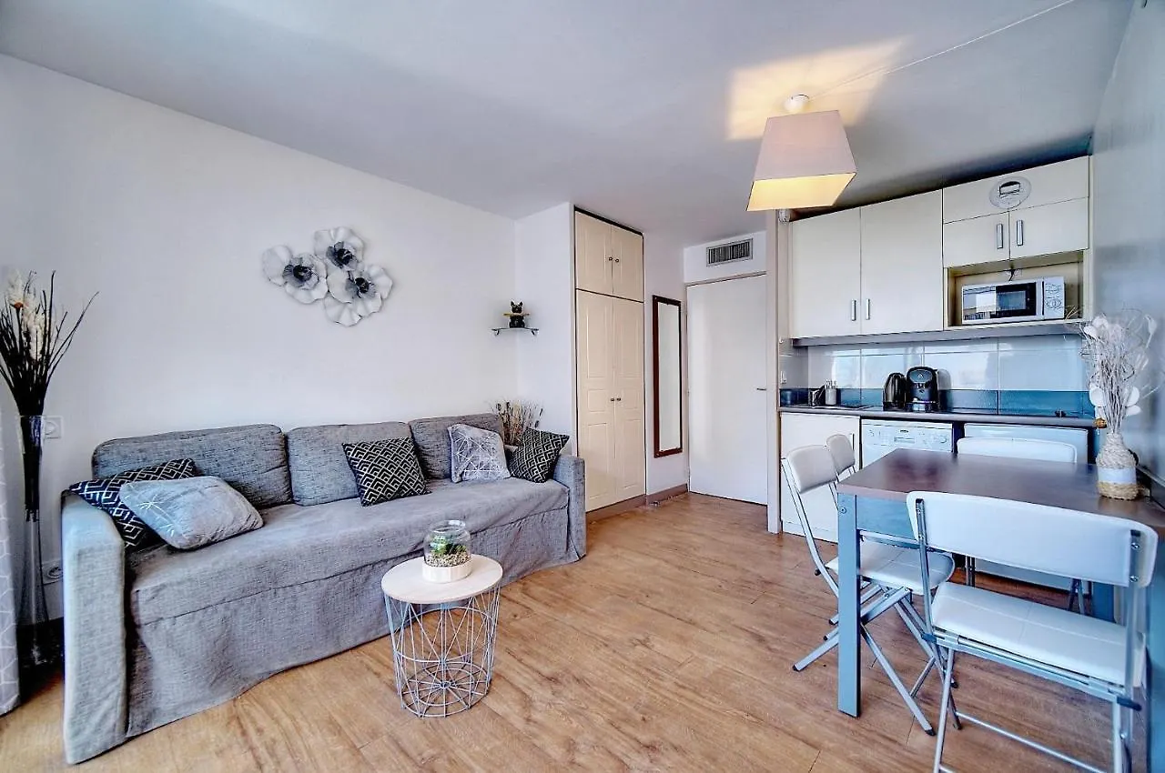 Agreable 2 Pieces Avec Piscine A1B235 Apartment Cannes